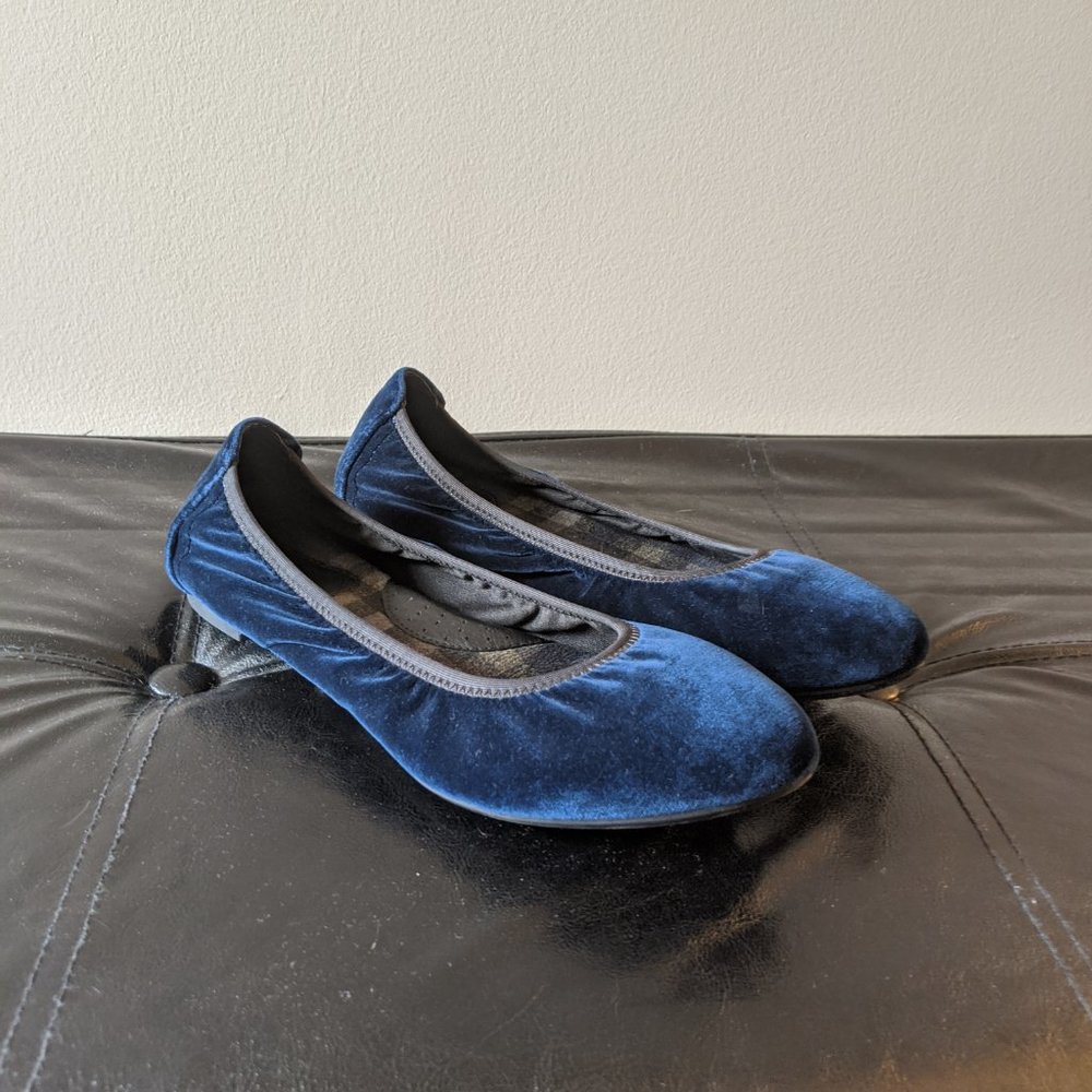 Born Dark Blue Velvet Rozalee Ballet Flat